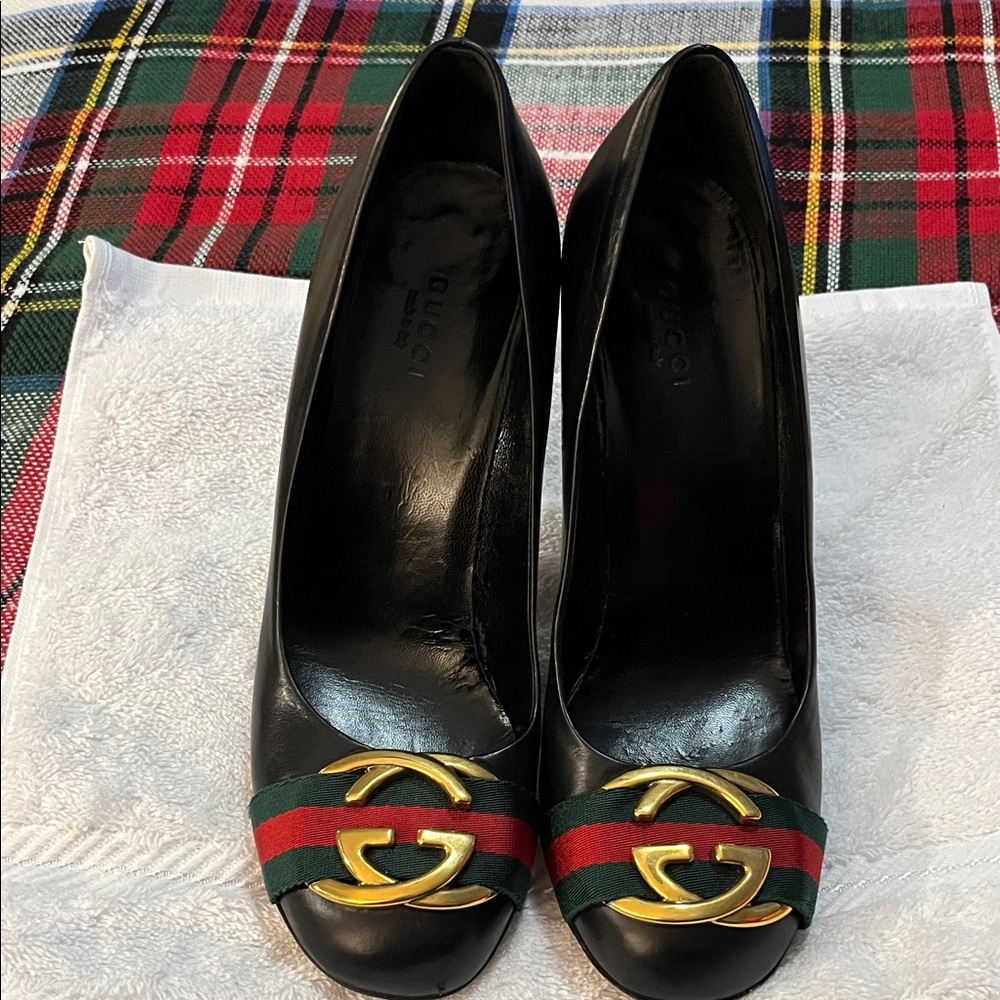 Gucci Black Heels with Gold Logo and Stripes - Picture 4 of 9